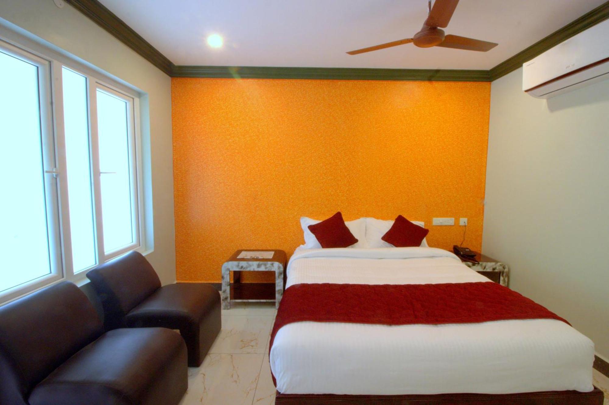 Serenity Sands Beach Resort Puduccseri Kültér fotó