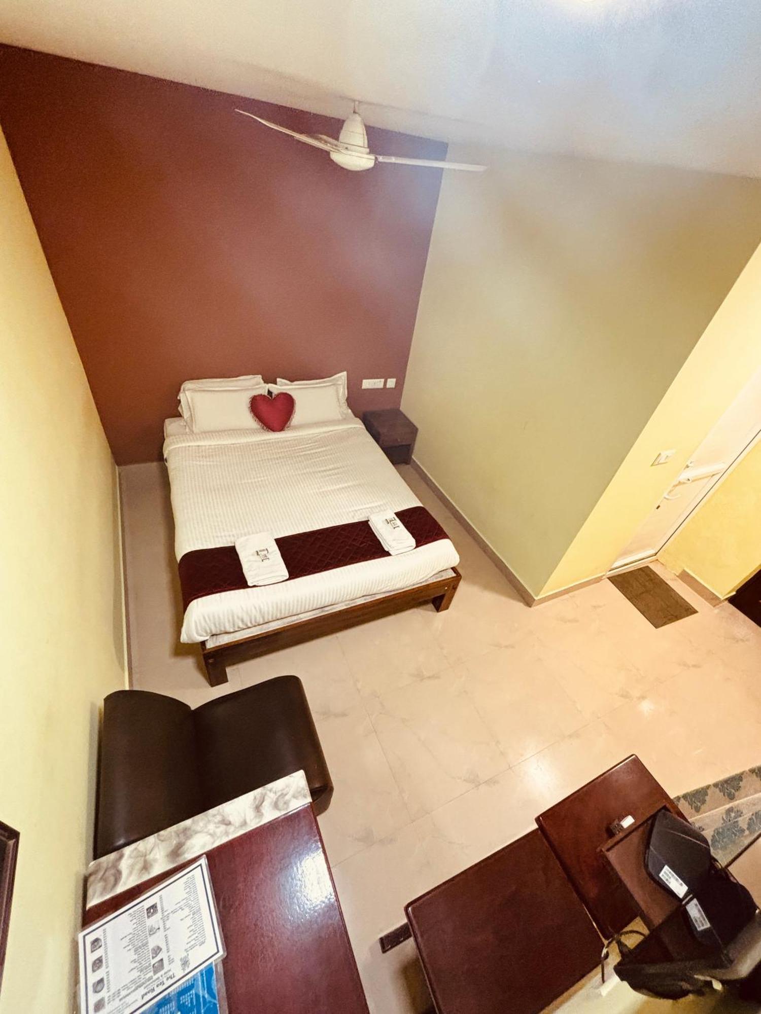 Serenity Sands Beach Resort Puduccseri Kültér fotó
