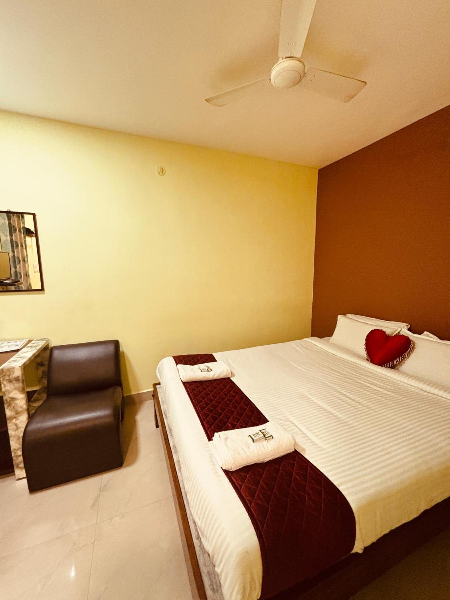 Serenity Sands Beach Resort Puduccseri Kültér fotó